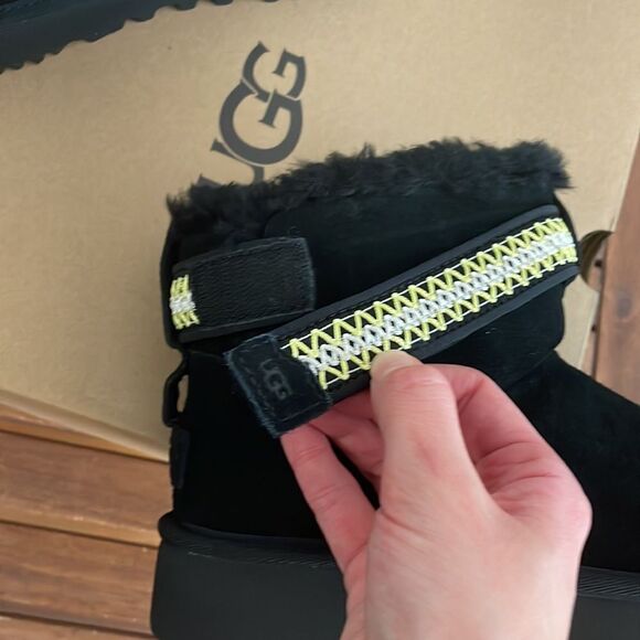 UGG Classic Ultra Mini Alpsey Boots Black USA Women Size 7/UK 5/EU 38 - Picture 15 of 15